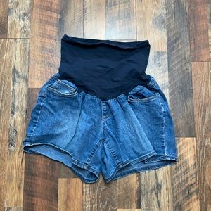 Maternity shorts